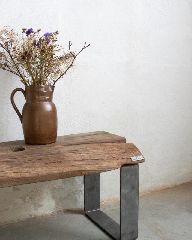 SALON TV table