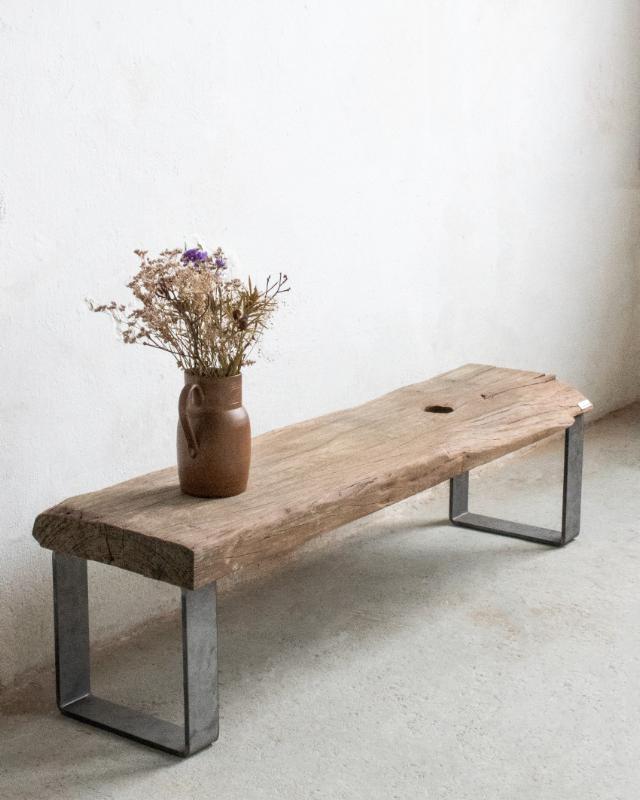 SALON TV table
