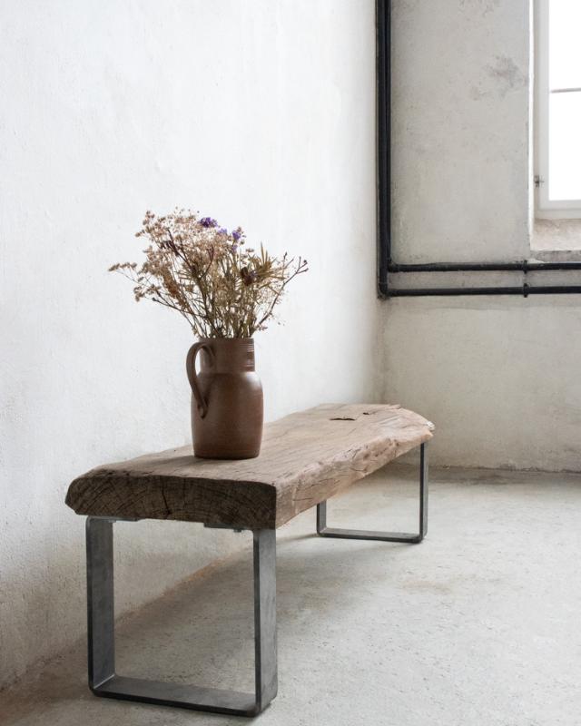 SALON TV table