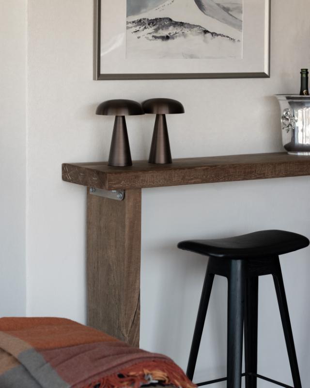 HERA console table