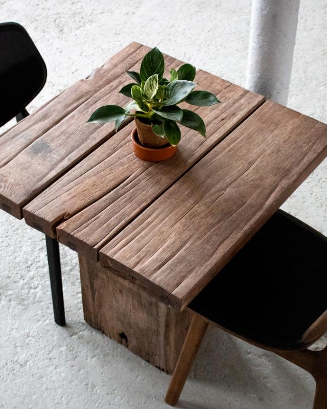 IDUN cafe table