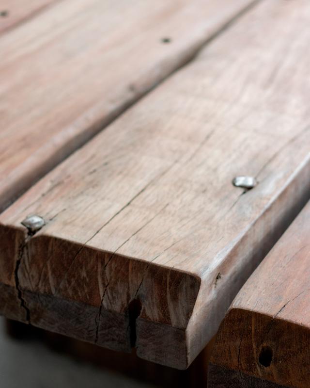 UNIQ plank table