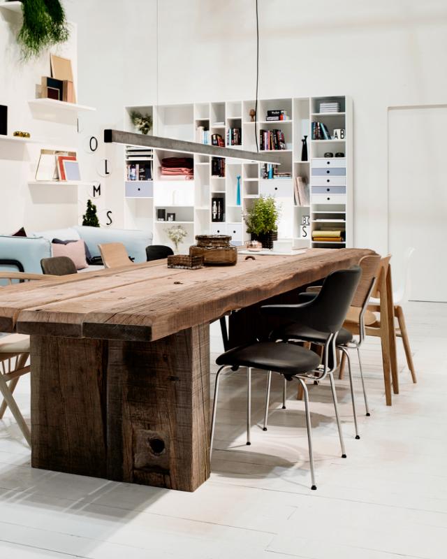 UNIQ plank table