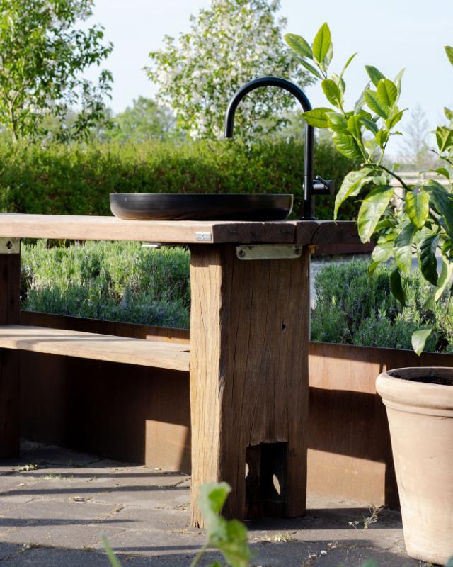 NOR outdoor kitchen with sink