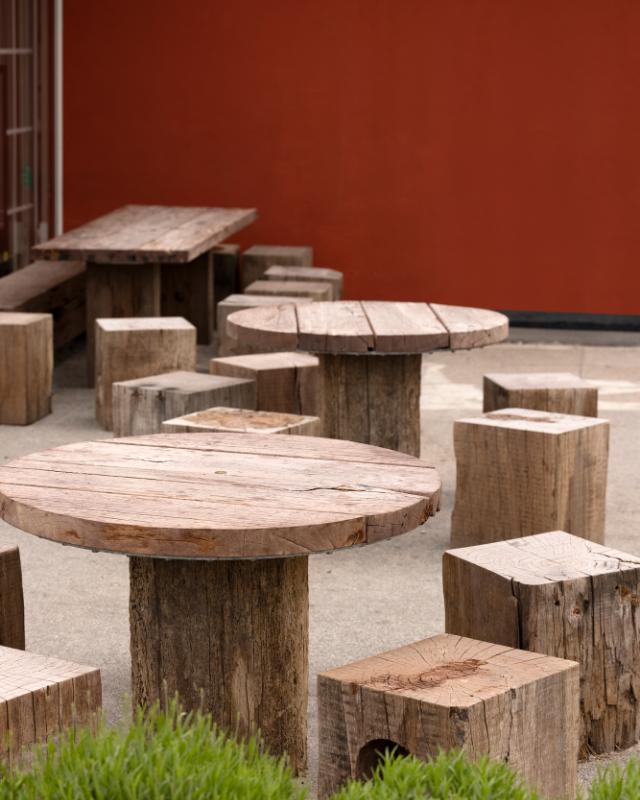 GLOBE plank table