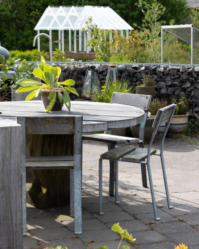 GLOBE plank table