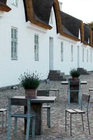 IDUN cafe table